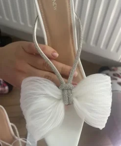 Buty eleganckie białe z piękną kokardą 40