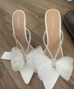 Buty eleganckie białe z piękną kokardą 40