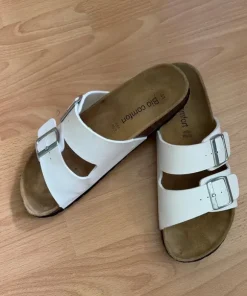 Buty klapki z Profilowaną Wkładką z Imitacji Zamszu i Regulowanymi Paskam na lato