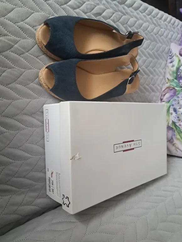 Buty na koturnie