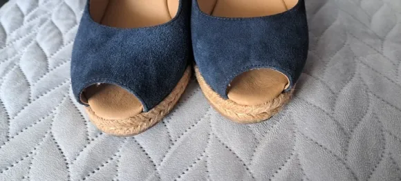 Buty na koturnie