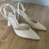 Buty na obcasie do ślubu Stradivarius ecru 40