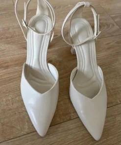 Buty na obcasie do ślubu Stradivarius ecru 40