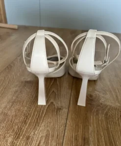 Buty na obcasie do ślubu Stradivarius ecru 40