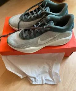 Buty Nike G.T Hustle Academy Vintage Green/Sail-Stadium Green