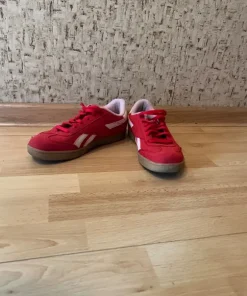 Buty sportowe Reebok – czerwone sneakersy – wygodne i stylowe