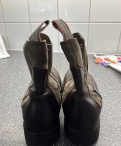 Chelsea boots