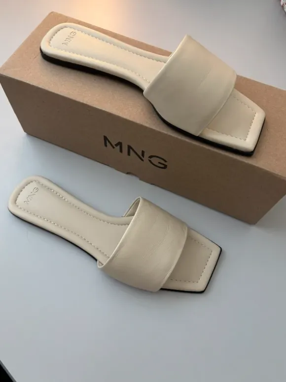 Cremevita sandaler
