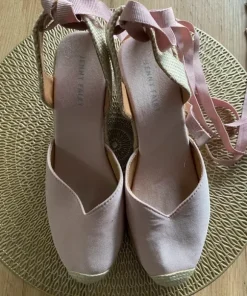 Cudne espadryle ,sandały ,na koturnie ,wiązane