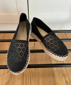 Czarne espadryle z haftem