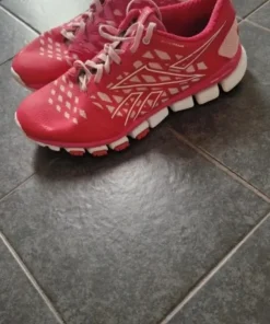 Dam sneakers