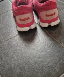 Dam sneakers