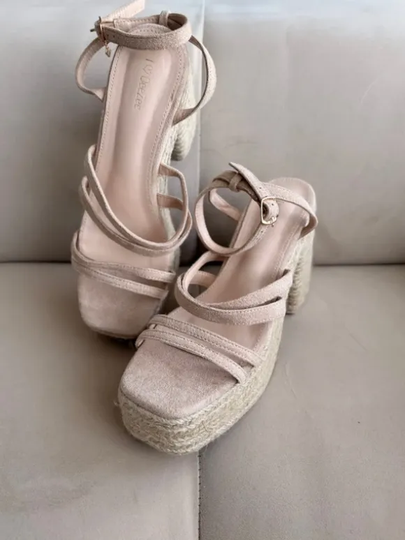 DeeZee sandały na koturnie obcasie espadryl beżowe paski sandals espadriles beige pumps wedges