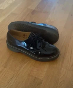 dr martin shoes 2000 y2k gothic
