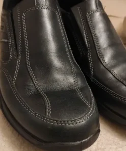 Ecco Slip-on skor i svart, storlek 42