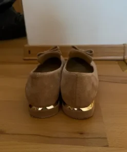 Eleganckie baleriny nude z kokardą roz 39
