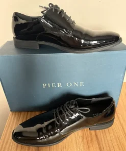 Eleganckie męskie lakierki Pier One – Rozmiar 44 – Stan Bardzo Dobry