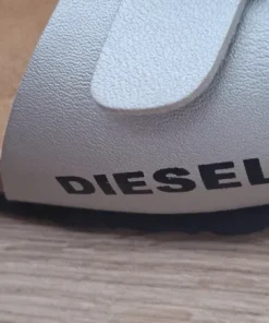 Elegante Diesel-sandaler i sølv –str 40