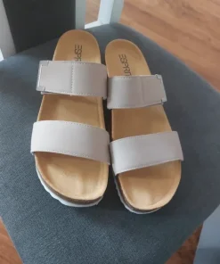 Esprit klapki profilowane na korku r. 40