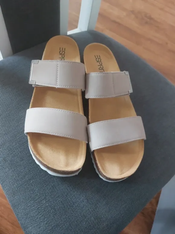 Esprit klapki profilowane na korku r. 40