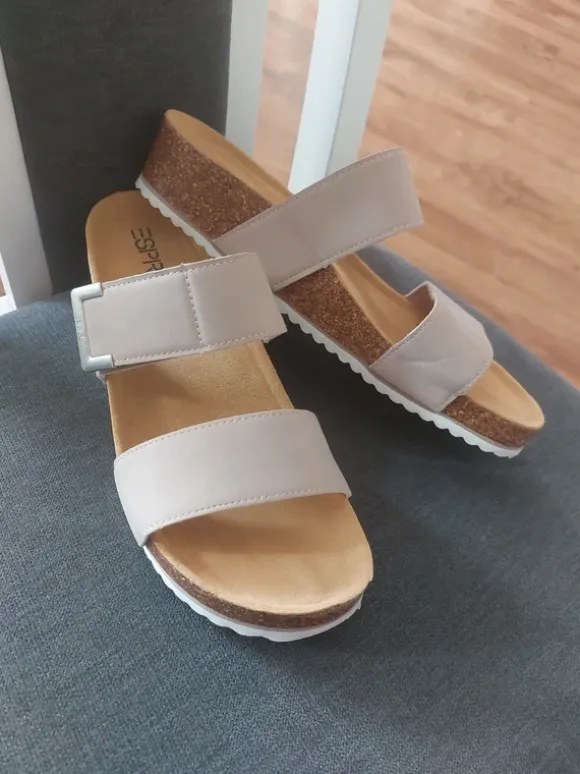 Esprit klapki profilowane na korku r. 40