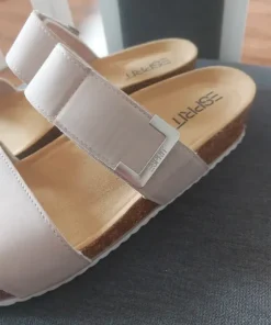 Esprit klapki profilowane na korku r. 40