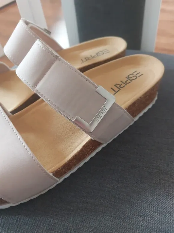Esprit klapki profilowane na korku r. 40