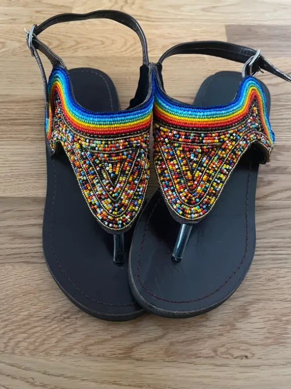 Flat sandals