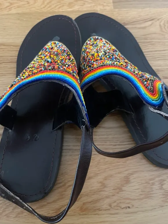 Flat sandals
