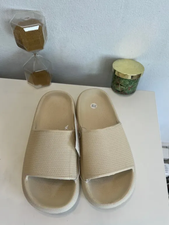 Flip-flops 🥳väldigt fint👑elegant 🪩helt nytt🪞🌟