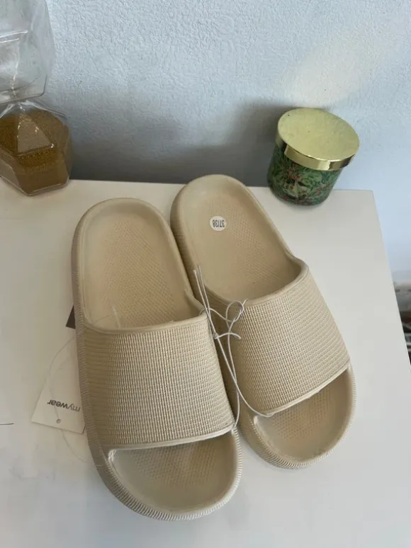 Flip-flops 🥳väldigt fint👑elegant 🪩helt nytt🪞🌟