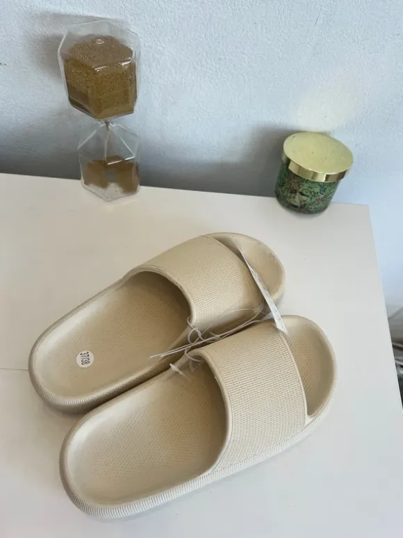 Flip-flops 🥳väldigt fint👑elegant 🪩helt nytt🪞🌟