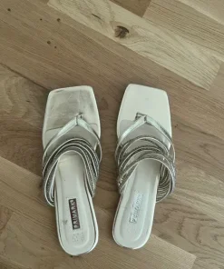 Guldiga flipflops 38