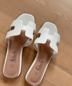 Hvide sandaler