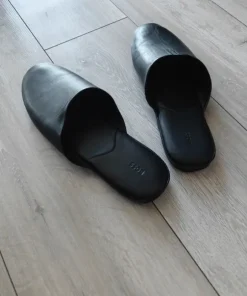 Kapcie skórzane Boss