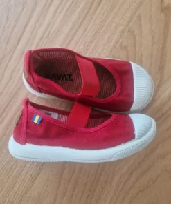 Kavat röda tygskor/sandaler stl 24