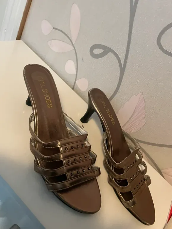 Klackar storlek 39 men som 38