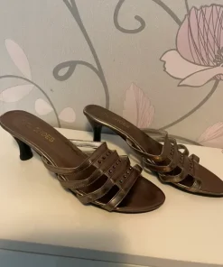 Klackar storlek 39 men som 38