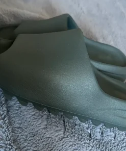 Klapki adidas yeezy dlide dark onyx grafitowe