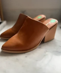 Kognacs-färgade mules i Stl 37