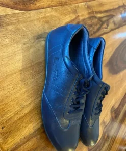 Levi’s marinblå läderskor 43