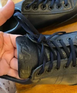 Levi’s marinblå läderskor 43