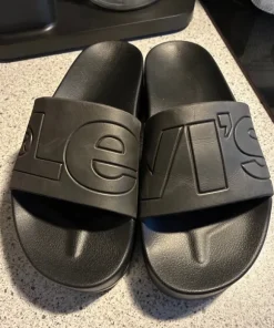 Levis platå sandaler/badskor strl 40