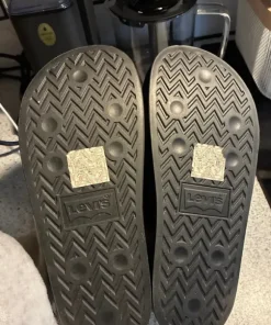 Levis platå sandaler/badskor strl 40