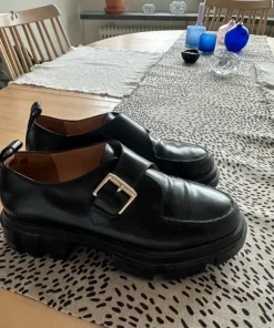 Loafers från HM i nyskick strl 38