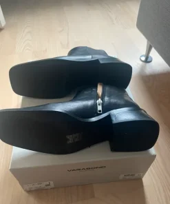 Neema boots vagabond atelier