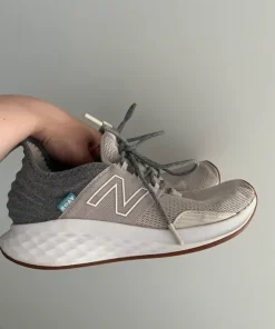 New Balance 40,5 szare sneakersy – lekkie, wygodne New Balance Fresh Foam Roav