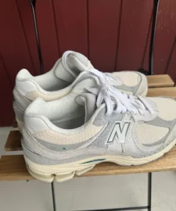 New balance 2002r