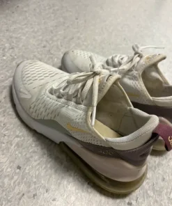 Nike 270