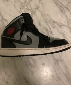 Nike Air Jordan 1 mid Shadow Red